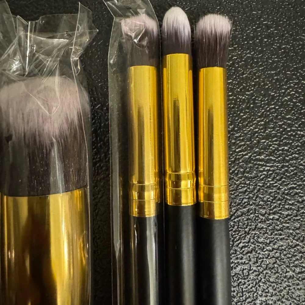 Makeup Brush Set with Pink and Black Handles - Picture 3 of 6